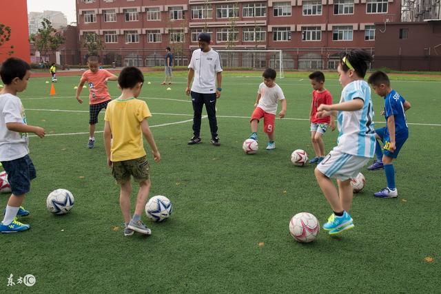 一位中国教练的青训观察：留洋首先得站住脚，获得稳定出场时间